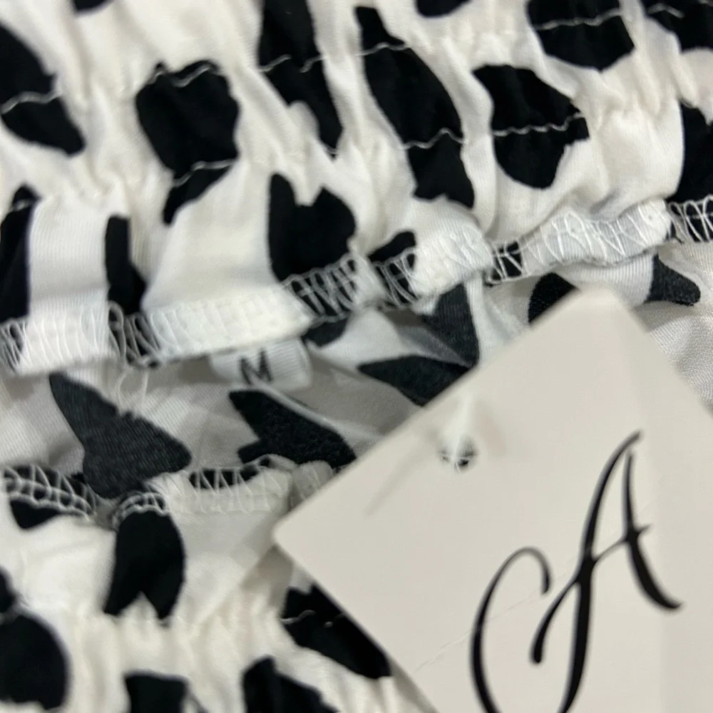 🔥PRICE🔥 ALELLY • White and Black 2 Tier Mini Skirt • M - Picture 2 of 8